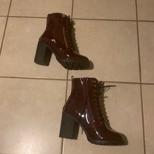 Burgundy shiny leather boot